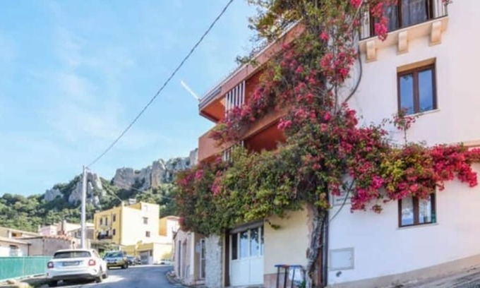 Baunei Apartamento | Villafiore. Large bright panoramic sea/mountain apartment 3rd floor.