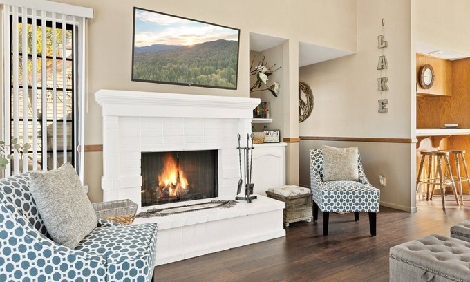 Lake Arrowhead Condominio | Village 1 Bedroom Condo by RedAwning