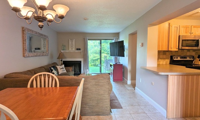 Weirs Beach Condominio | Village at Winnipesaukee Unit 111