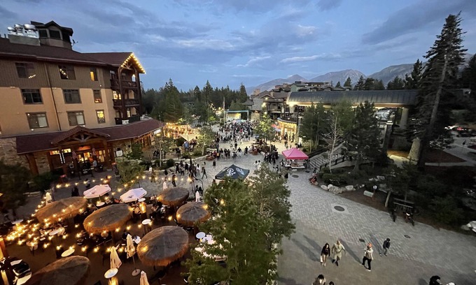 Mammoth Lakes Complejo | Village Center Stage Premium 3Bedroom - 3Bath Suite - Overlooking Gondola Square