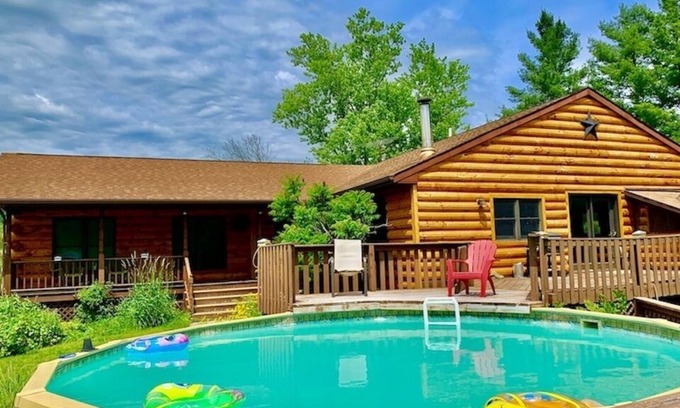 Lansing Cabina | Village Creek Lodge 7bedroom Cabin with Pool, Fishing Pond & Hot Tub Jacuzzi