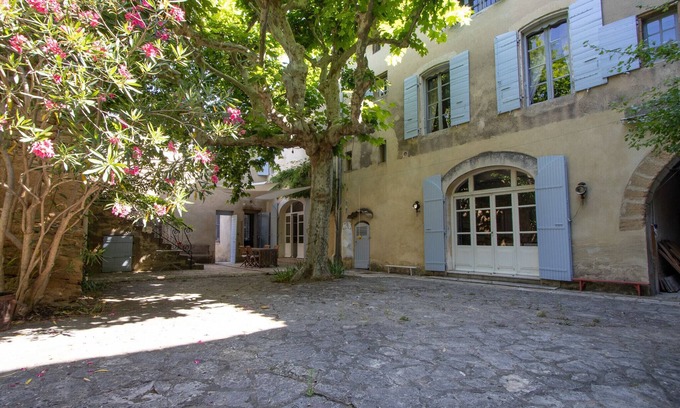Rochegude Chalet De Esquí | Mansión del siglo XVIII en Rochegude Antiguo encanto y encanto, gran grupo