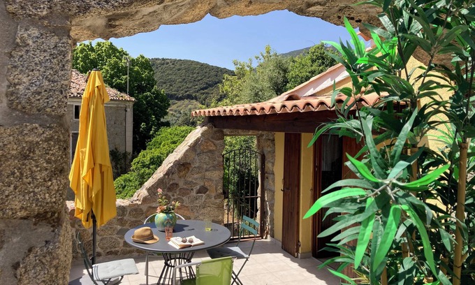 Santa-Maria-Siche Casa | Village house with terrace, a real love nest.