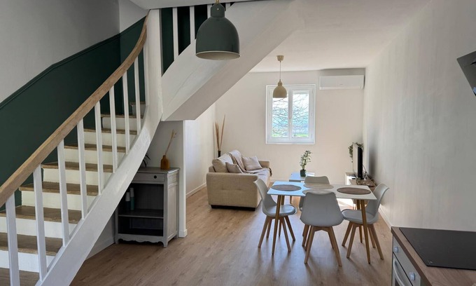 Ville-sous-Anjou Casa | Village house in the countryside, T3 duplex with master suite.