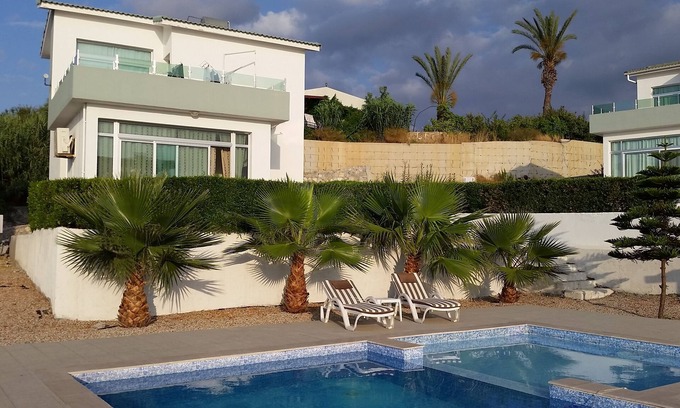 Esentepe Villa | Localización pueblo con impresionantes vistas al mar / piscina, a 3 minutos a pie de restaurantes