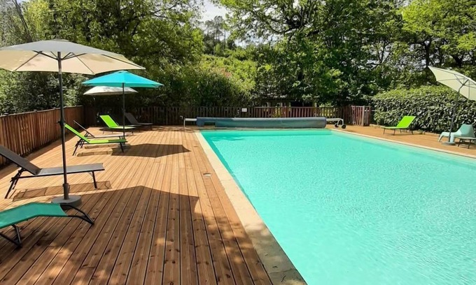 Calviac-en-Perigord Casa | Village of 10 cottages with heated outdoor swimming pool, restaurant on 1 hectare of land