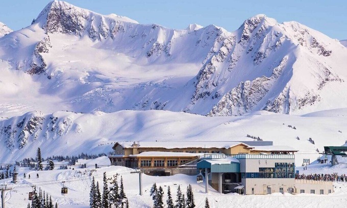 Whistler Cay Heights Apartamento | VILLAGE STROLL - Spectacular Village Stroll location & Designer Remodel.
