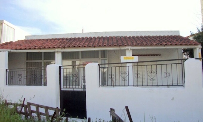 Spata-Artemida Casa | Casa tipo pueblo sin lujos, grande y asequible