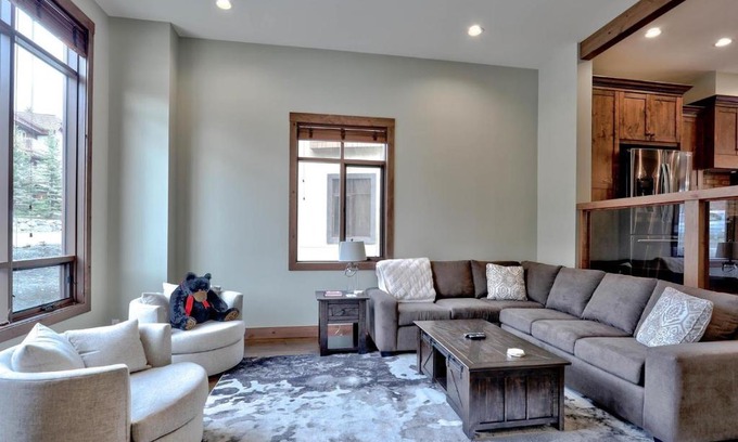 Sun Peaks Casa | Village Walk #21 By Bear Country