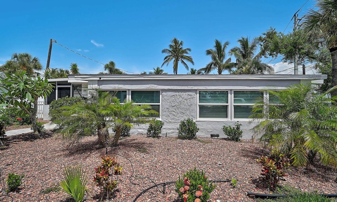Siesta Key Village Villa | Village West in heart of Siesta