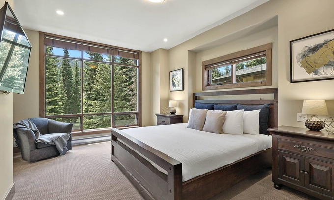 Sun Peaks Casa | Villagewalk #15 - With EV Charger