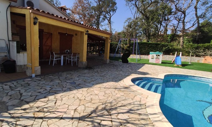Can Carbonell Chalet De Esquí | VILLAS COSETTE VILLA MARTINA with swimming pool,
