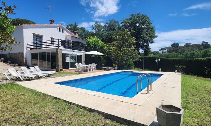 Can Carbonell Casa | VILLAS COSETTE / ¡Descubre Villa Martina, tu oasis perfecto en la Costa Brava! Fabulosa piscina y zona de Barbacoa!