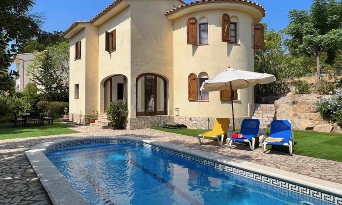 Calonge Chalet De Esquí | VILLAS COSETTE Villa BRAVA with Pool in Calonge