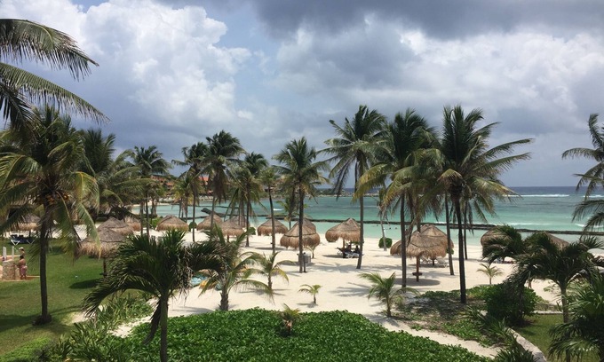 Puerto Aventuras Condominio | Villas Del Mar C 205, mejor ubicación, verdadero frente a la playa, condominio de lujo de 2 dormitorios