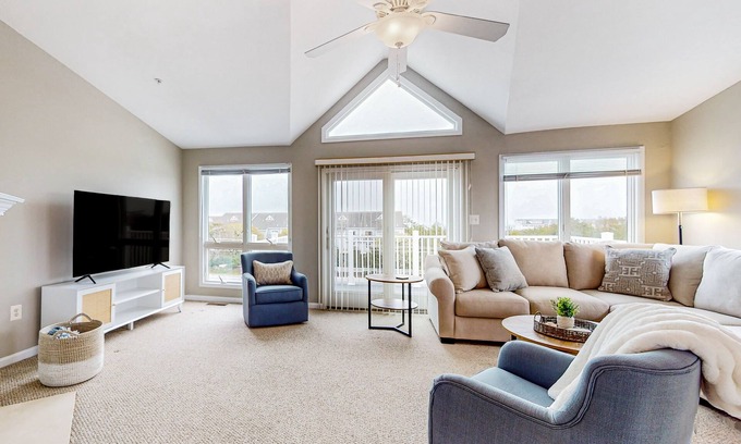 Bethany Beach Casa | Villas of Beach Cove corner townhouse with pool & views - 1 mile to beach