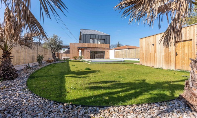 Villereal Casa | Villeréal - Luxury gîte with swimming pool, ideal for 10 people