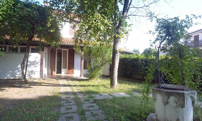 Lido delle Nazioni Casa | Villetta a schiera disposta su due livelli con ampio giardino privato