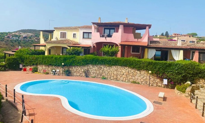Porto San Paolo Casa | Villetta girasole, piscina, vista mare, Wifi