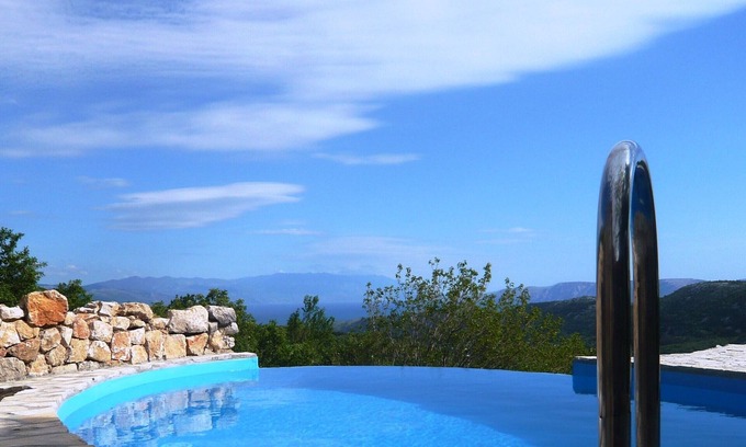Vinodolska opcina Casa | Romántica piedra antigua construida pequeña villa con vistas al