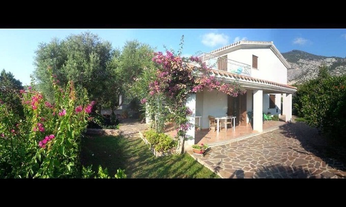 Cala Gonone Casa | Villetta Vicino al Mare con Giardino - Intera Struttura IUN Q3563 e Q3564