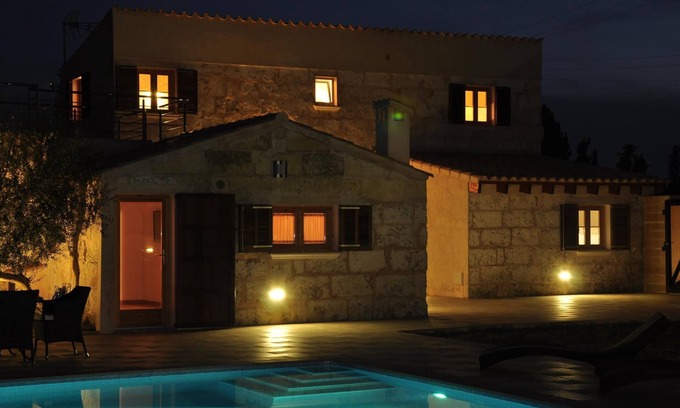 Llubi Cabaña | Vinagrella, moderna casa vacacional en las afueras del pueblo de Muro, Mallorca