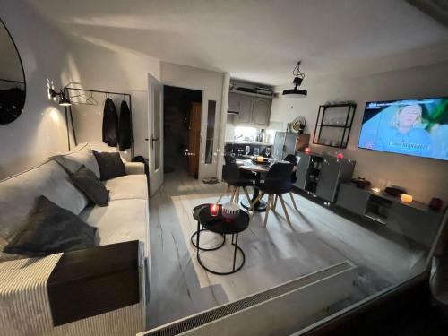 Saint-Pierre-de-Clages Apartamento | Vincenzo appart, Studio Confortable à Nendaz, accès Direct au Télécabine de Tracouet et Parking Souterrain Inclus