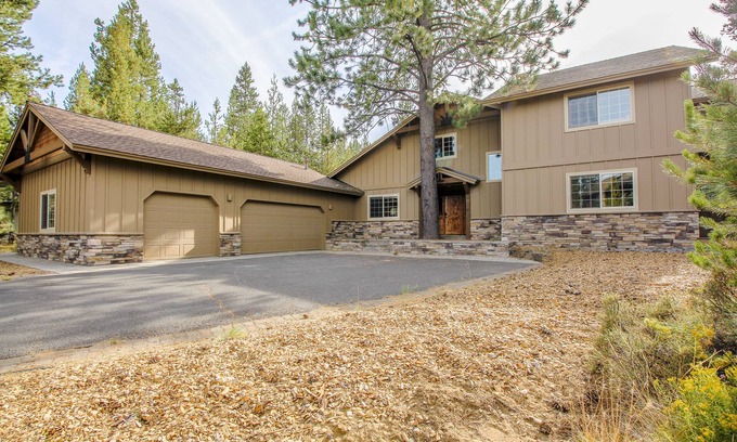Sunriver Casa | Refugio de lujo en la montaña, ping pong, cocina gourmet, jacuzzi, aire acondicionado - VINE21
