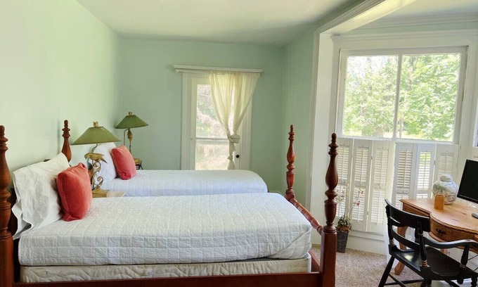 Brocton Apartamento | VineCliff- Hundred Acre Haven-2