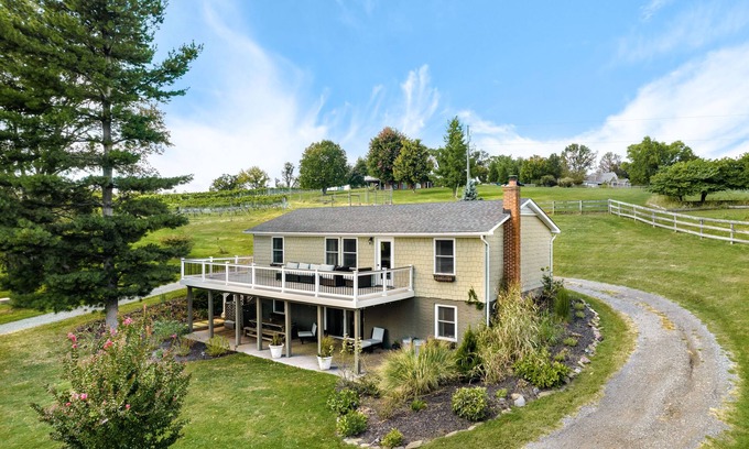 Blue Ridge Cabaña | Vineyard Cottage at Tranquility Farm