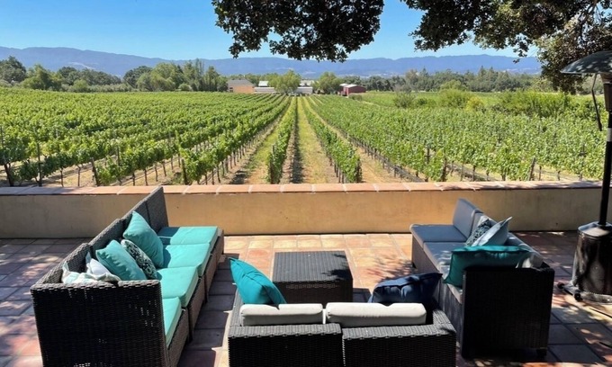 Santa Ynez Casa | Hogar de viñedos para el amante del arte
