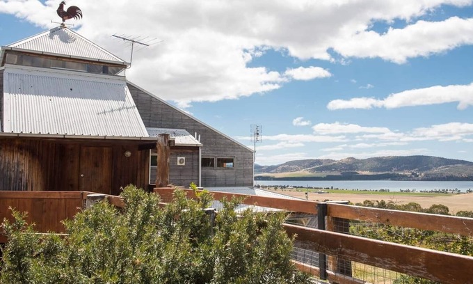 Cambridge Casa | Vineyard Stay - 15 mins to city, 7 mins to airport