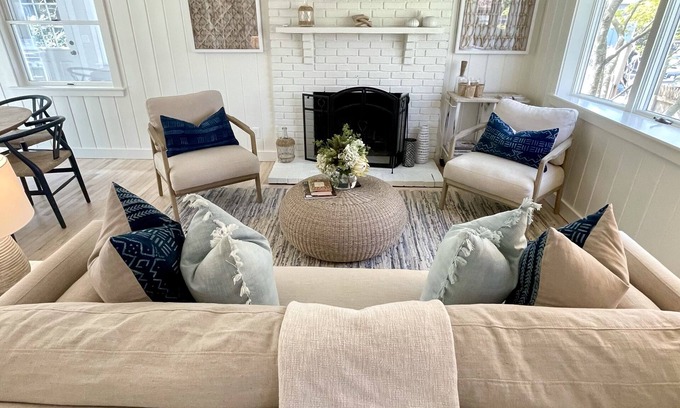 Oak Bluffs Casa | **Vineyard Vacation Retreat** -3 BR