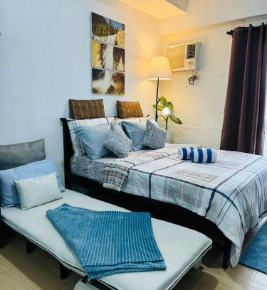 Phil-Am Apartamento | Vinia Infinity Studio 2 Near Malls with WiFi Netflix and Karaoke