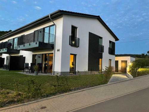Heringhausen Apartamento | Vinkennest am Diemelsee - Sonnenweg 44 - Kinderfreundliche Ferienwohnung mit Sauna, Terrasse, Garten und Seeblick!
