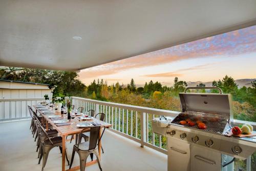 Santa Rosa Casa | Vino Blanco by AvantStay Private Wine Country Home w Mtn Views Deck