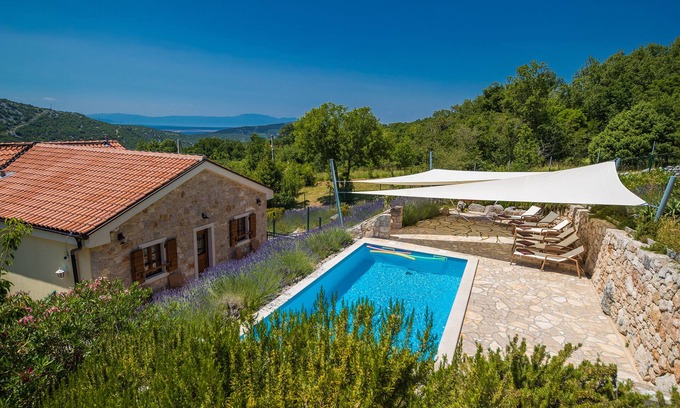 Vinodolska opcina Villa | VinodolSun Villa Vallis; exclusive classic, pool, sauna, tennis, outdoor kitchen
