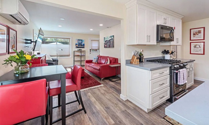 Memorial Hospital Neighborhood Casa | Vintage 2 Bedroom, Proctor Terrace
