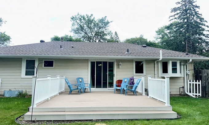 Cottage Grove Casa | Vintage 4-bedroom house in Cottage Grove with spacious backyard and free parking