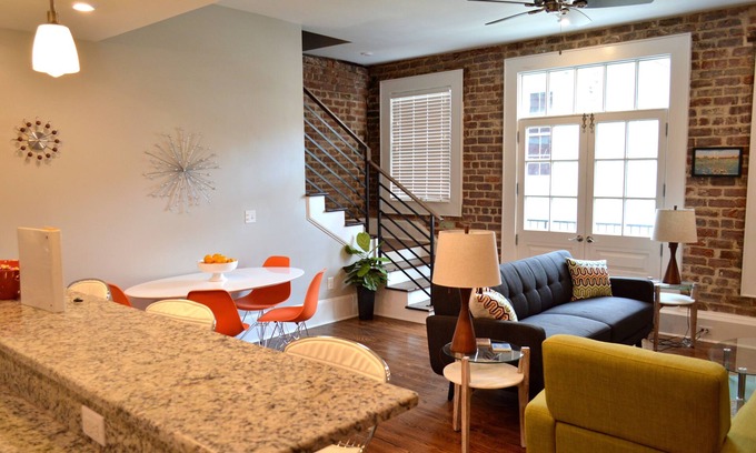 Central Business District Condominio | Anuncios Vintage Condominio de lujo temático, a 2 cuadras del Barrio Francés