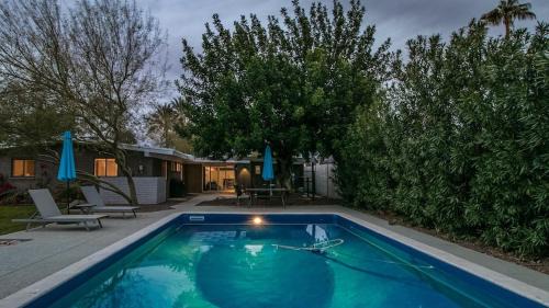 Camelback East Casa | Vintage Charm w Modern Comforts Pool and Hot Tub