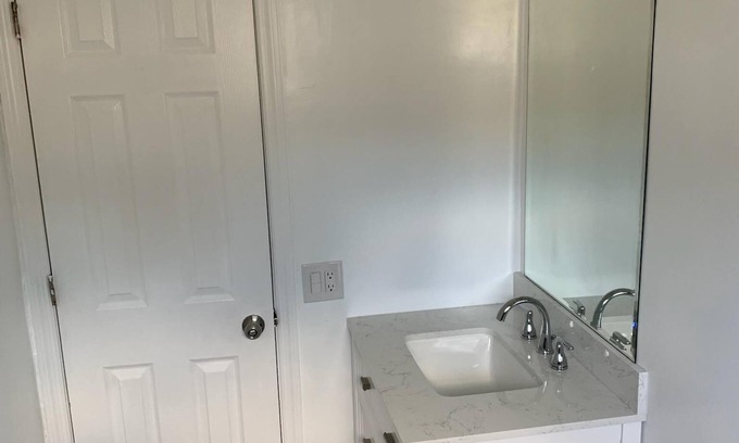 Deerfield Beach Apartamento | Vintage Chic 2 bedroom 6 minutes from beach!