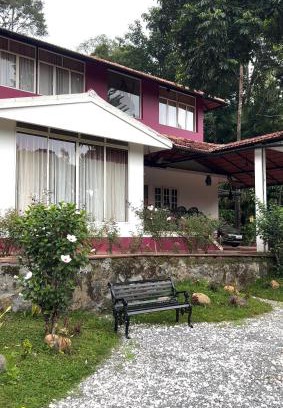Mananthavady Casa | Vintage Coffee Estate 3 Bedrooms 1 Cottage