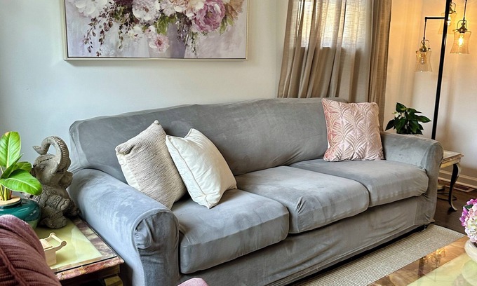 Hazel Park Casa | Vintage colorful retreat, near downtown Detroit, 2BR, AC, free private parking