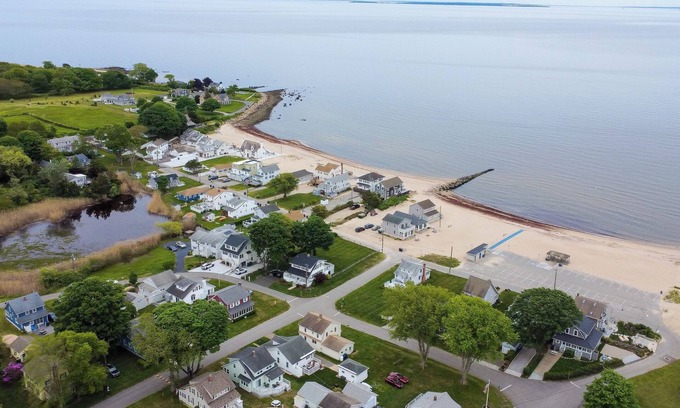 Old Lyme Casa | Vintage Cottage by the Sea - Walking Distance to the Beach - Old Lyme