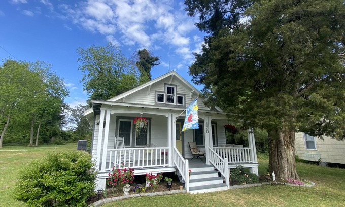 Wanchese Casa | Vintage Cottage in Wanchese