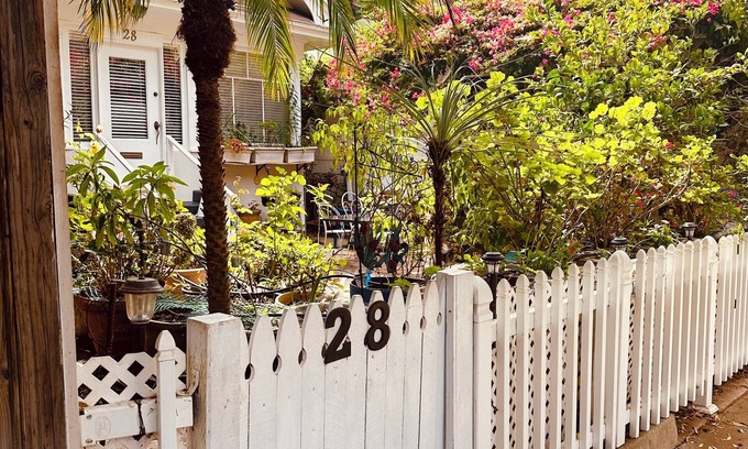Ocean Park Cabaña | Vintage Cottage steps from Venice Beach