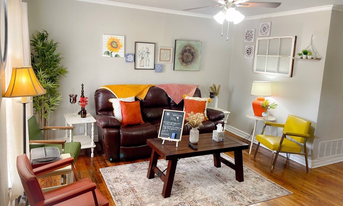 Wichita Falls Casa | Vintage Eclectic Home~ Central Location~Country Club ~ MSU~ Fire pit