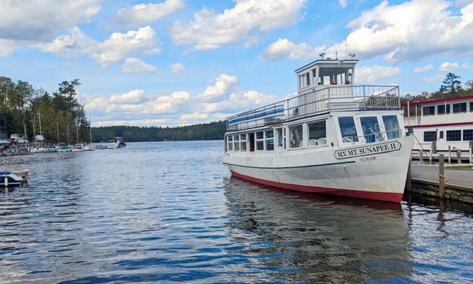 Sunapee Casa | Vintage Harbor House