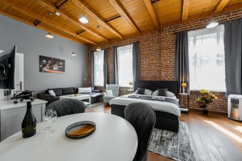 Kosice Old Town Apartamento | Vintage Industrial City Apartments